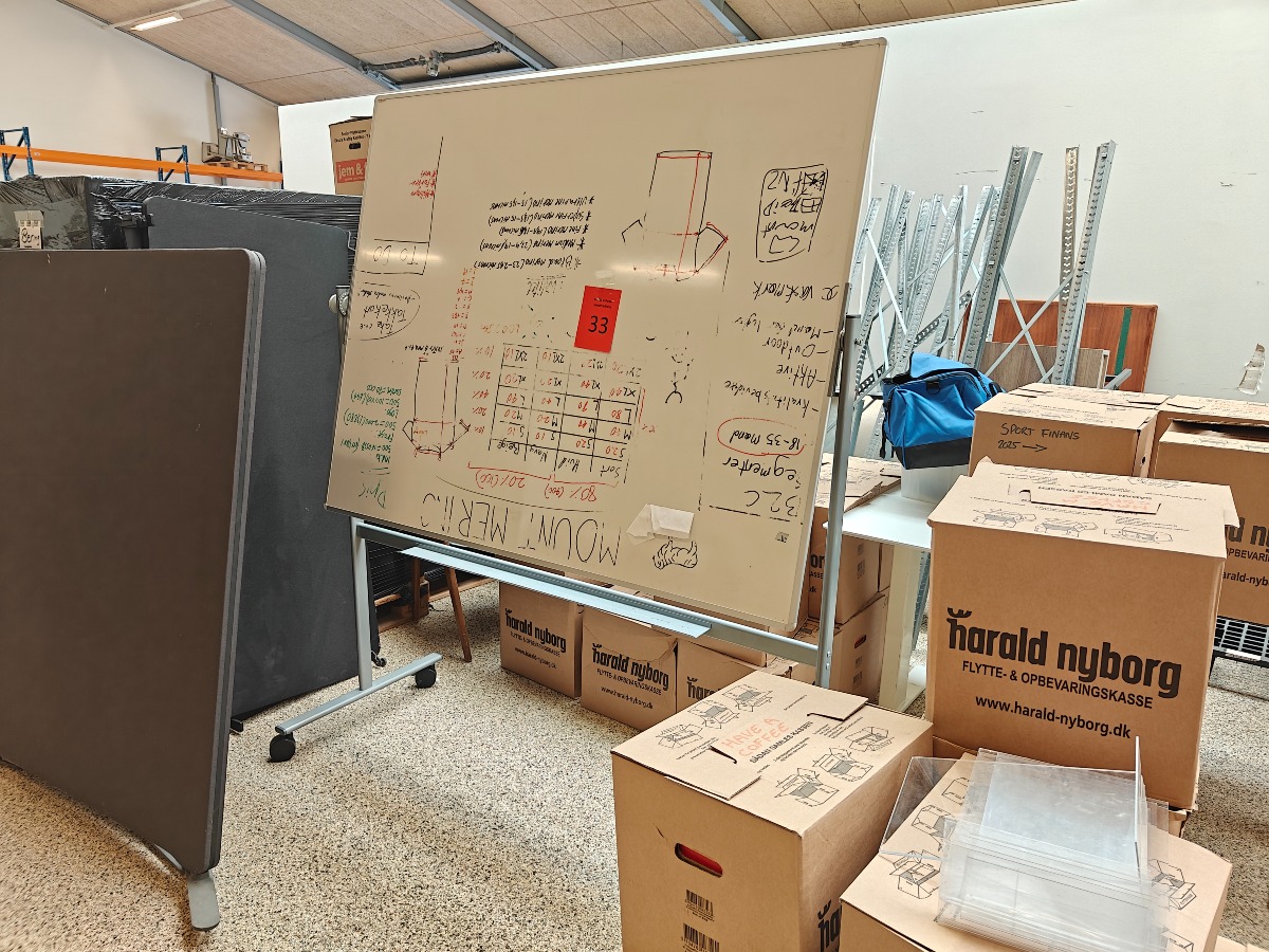 2-sidet whiteboard på hjul