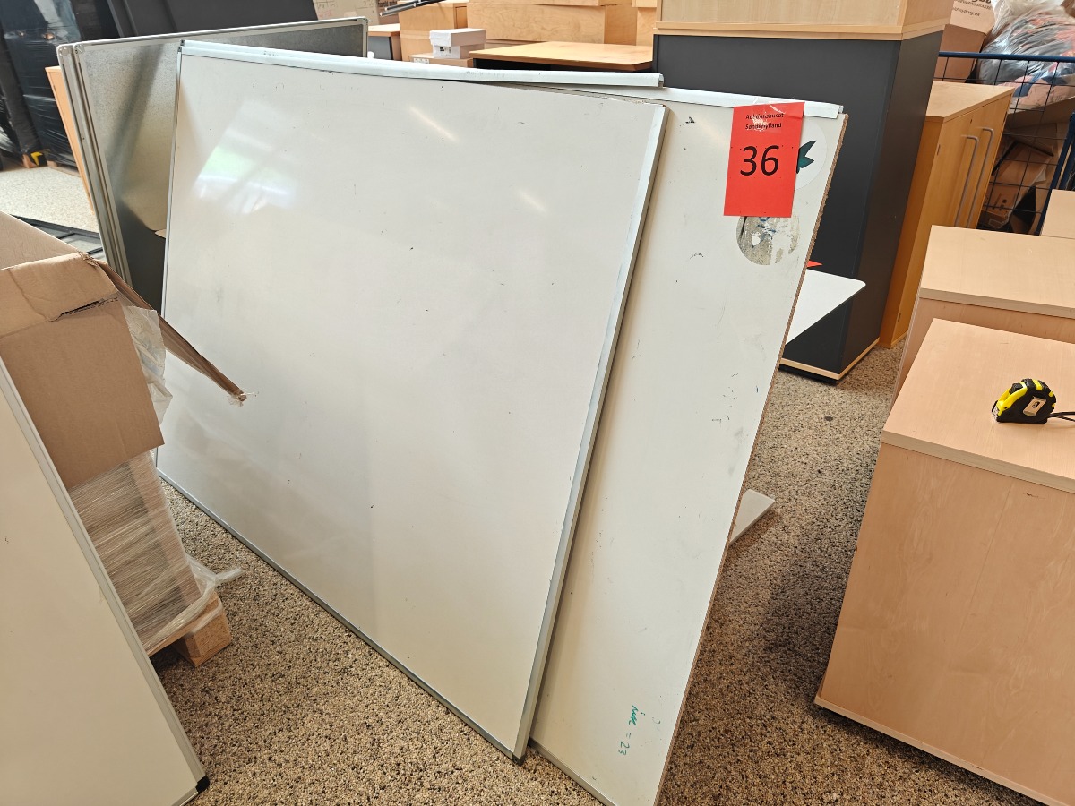 2 større whiteboards til ophæng