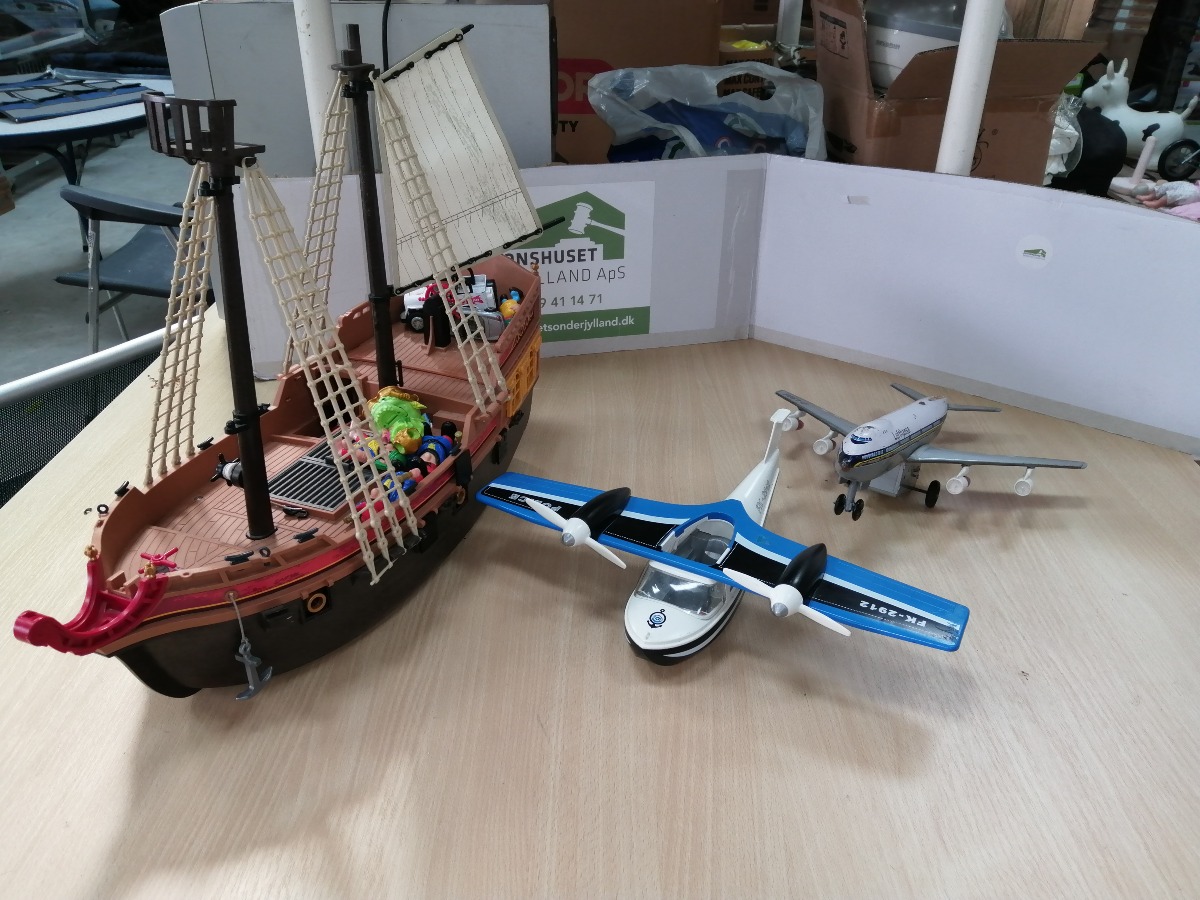Playmobil pirat skib & politiflyver samt legetøj