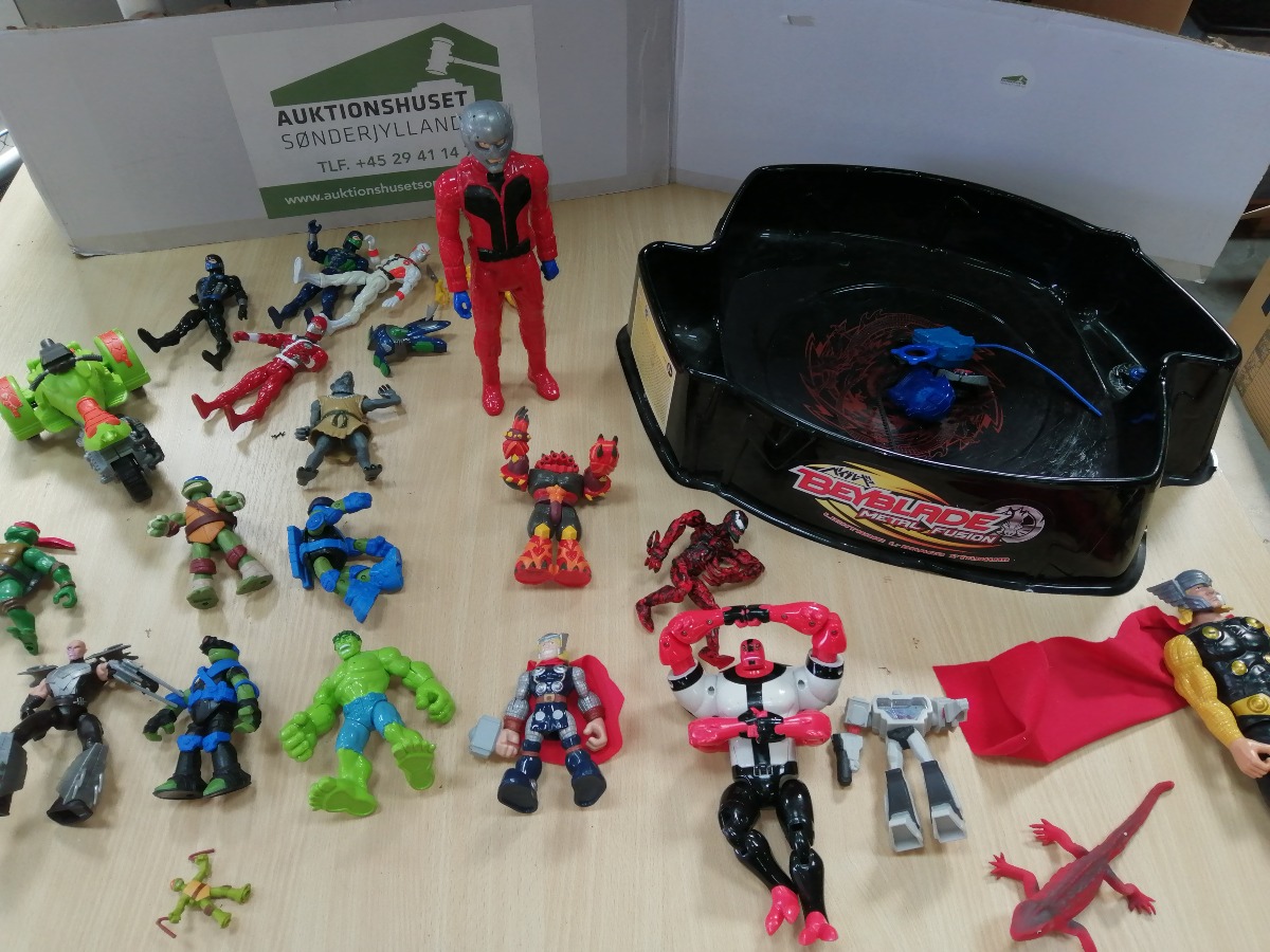 Forkellige Actionfigurer.