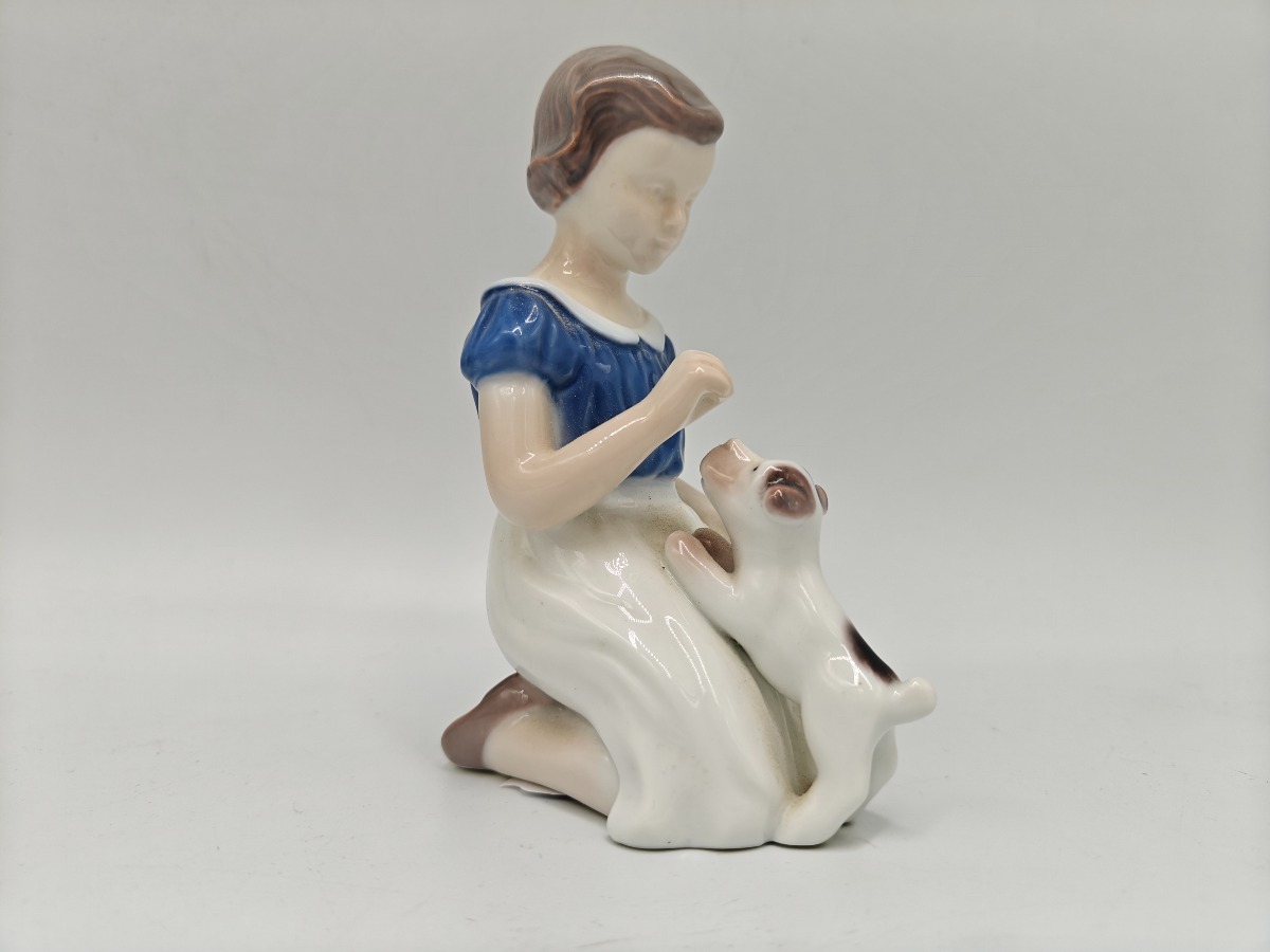B&G 2316 Pige med hundehvalp