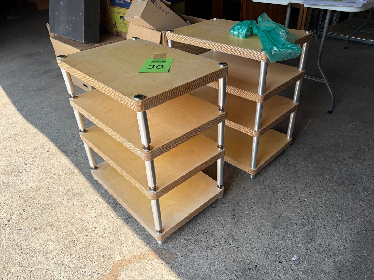 2 stk. AV-/HiFi-racks i træ og aluminium – 4 hylder