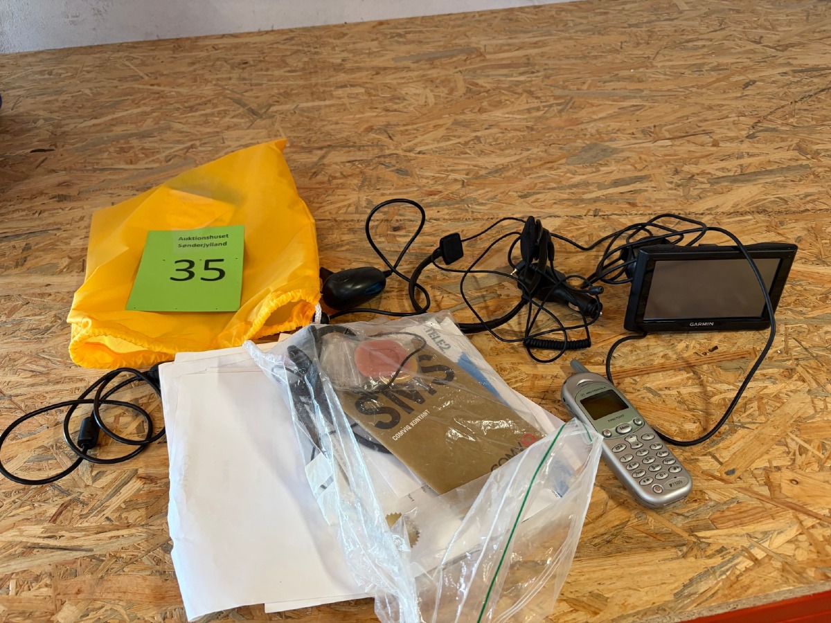 Diverse elektronik og tilbehør – Garmin GPS, Motorola trådløs telefon m.m