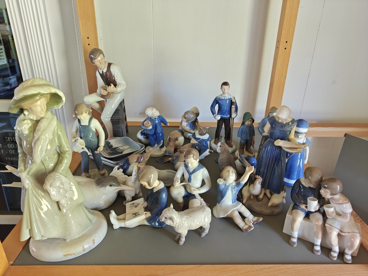 Samling af defekte figurer 