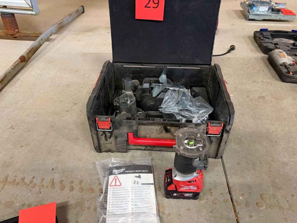 Milwaukee M18 FTR8 i kuffert