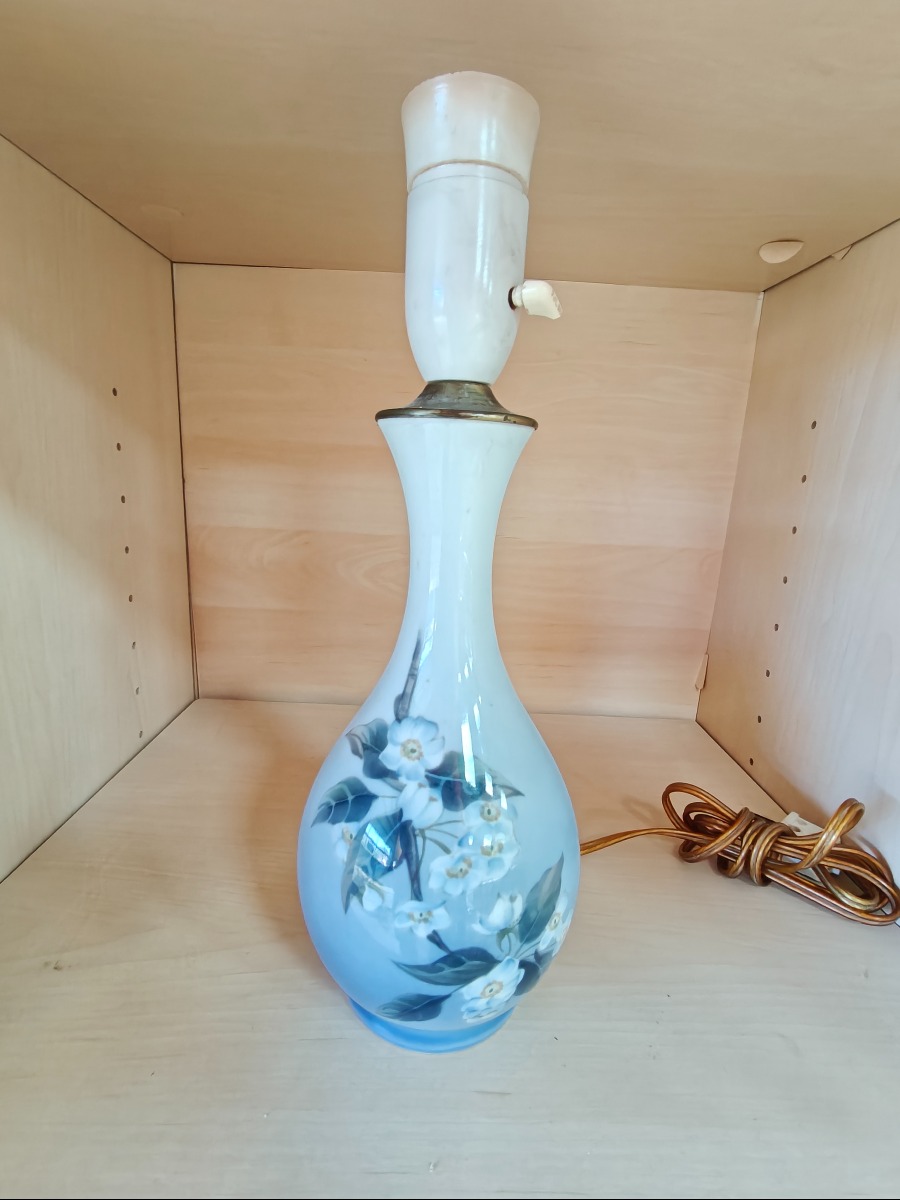 Royal Copenhagen 863 51 Vase med æblegren, monteret som lampe