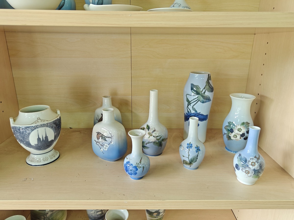 Royal Copenhagen Vaser med florale motiver m.m. 