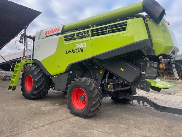 Claas Lexion 740 med C770 vario skærebord med 2 sideknive (står i Frankrig) 