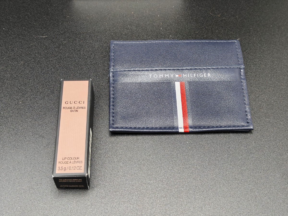Gucci Lip Colur. Tommy Hilfiger Kortholder. 