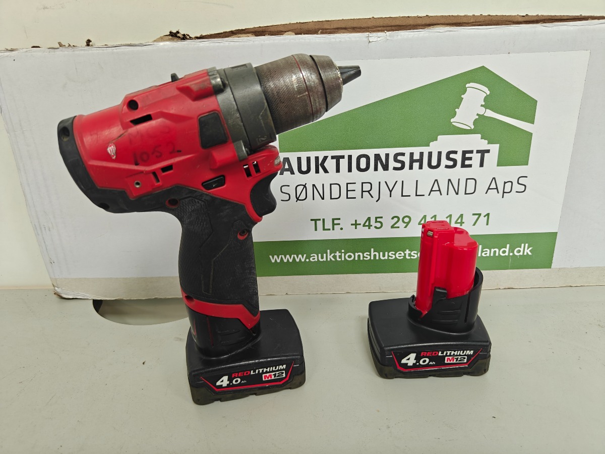 Milwaukee bore/skruemaskine med 2 stk 4,0 Ah batteri