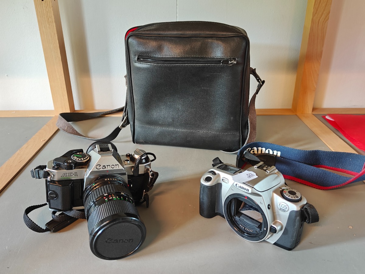 Canon AE-1 og Canon EOS 300 