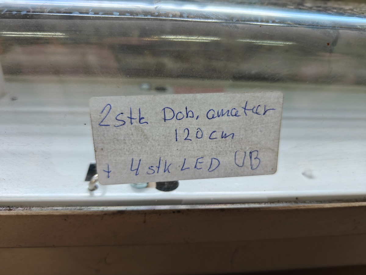 2 stk dobbelt amaturer & 4 stk ubrugte led rør 