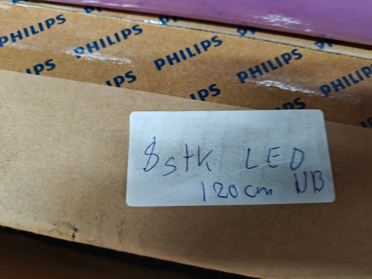 8 stk LED rør 120cm, ubrugt