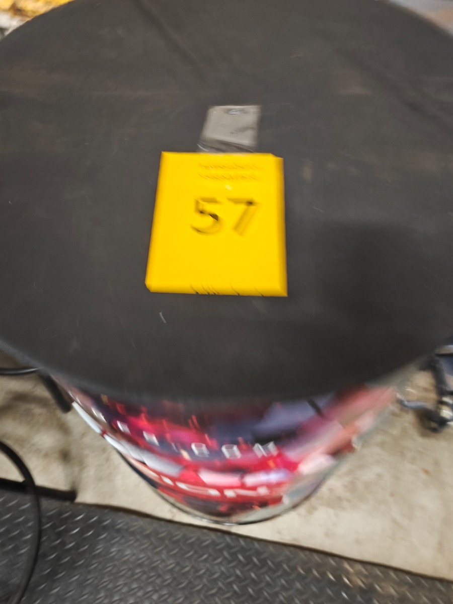 Rundt bord lavet af 200l olie tromle