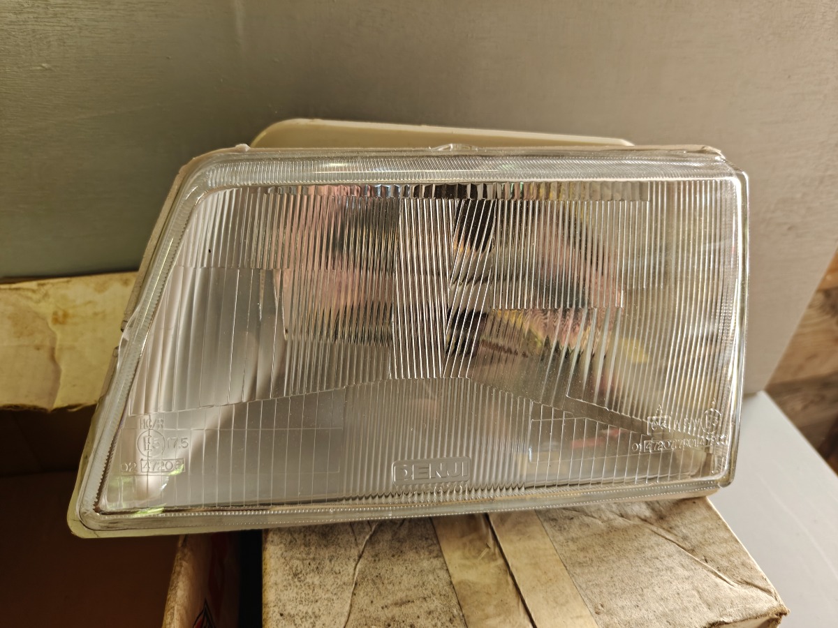 2 stk lygter til Peugeot 205