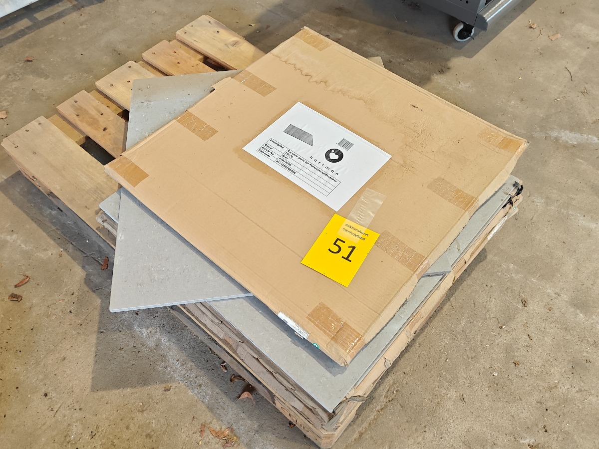 8 stk. keramiske bordplader 70 x 70 cm. 