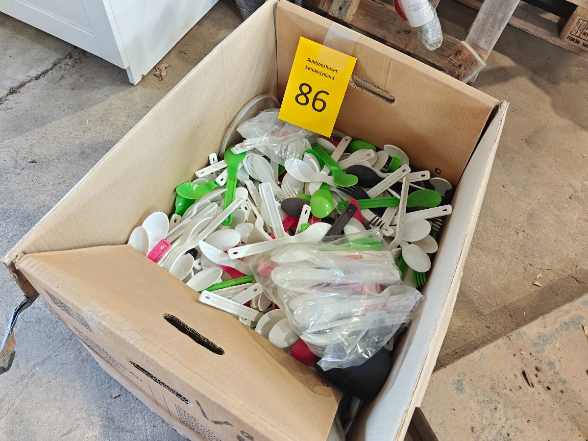 Kasse med plastbestik
