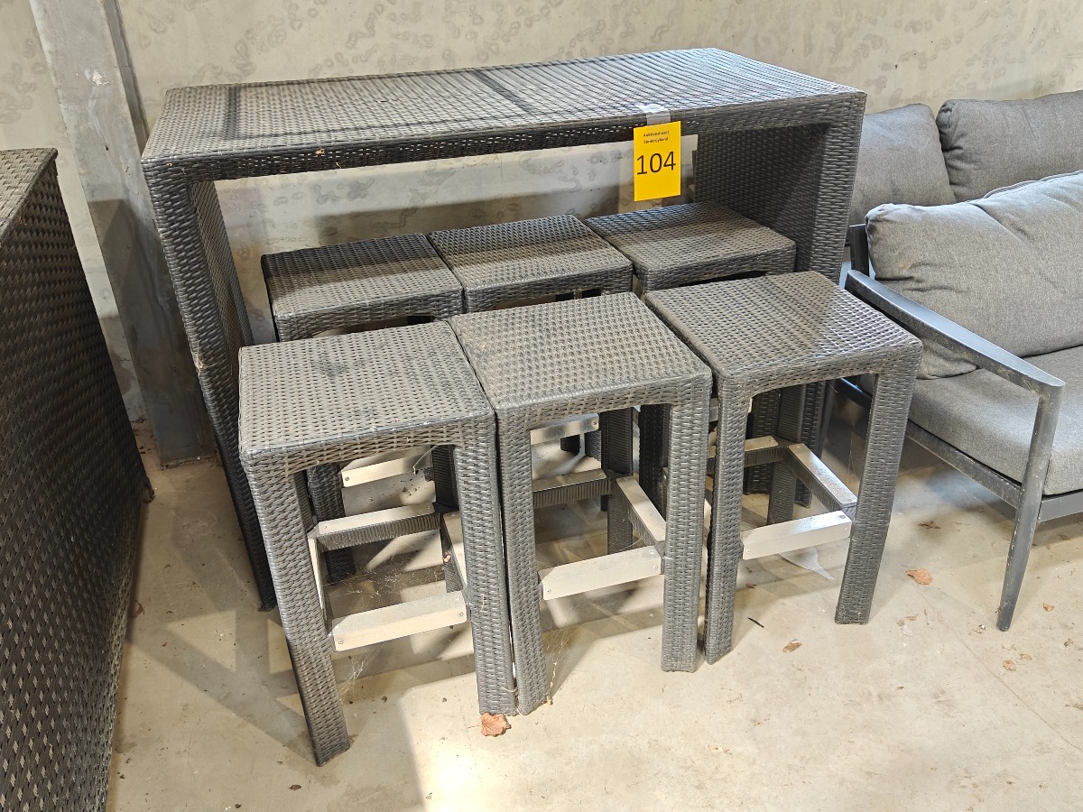 Højbord med 6 barstole