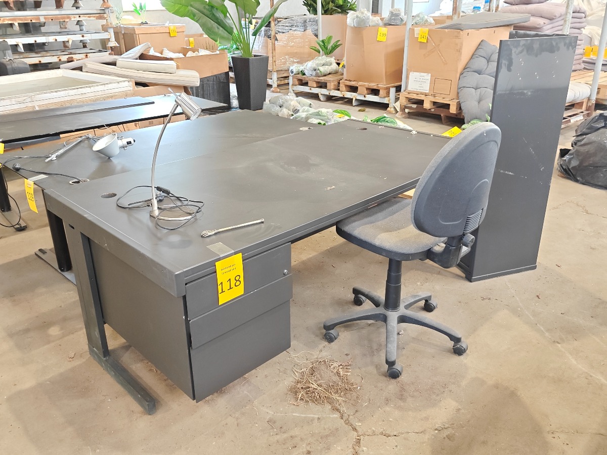 Skrivebord med sidebord