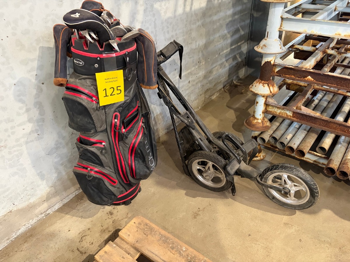 Back Tee golftaske med køller samt golfvogn. 