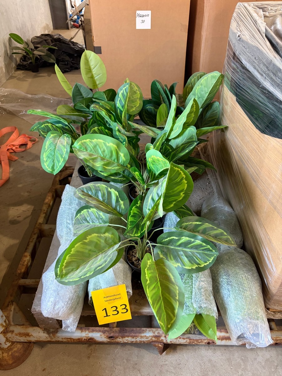 Planter af plast. Ca. 10 stk. 