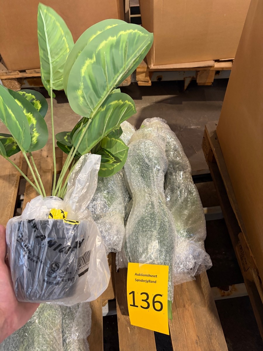 Planter af plast. Ca. 10 stk. 