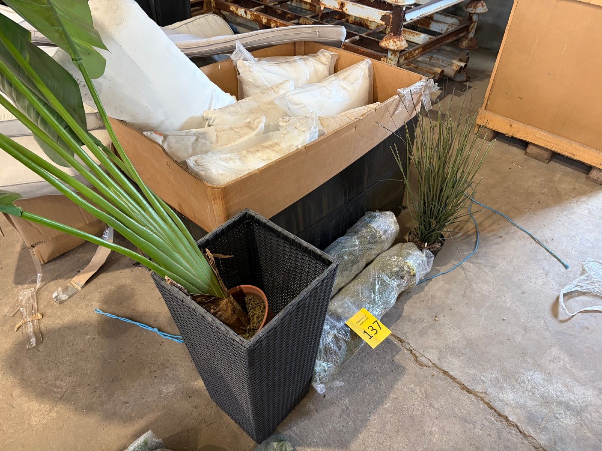 Planter af plast. Ca. 10 stk. 