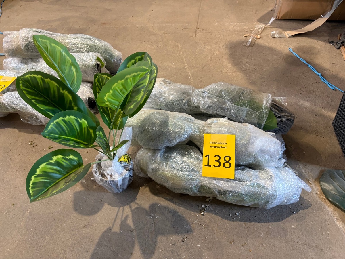 Planter af plast. Ca. 10 stk. 