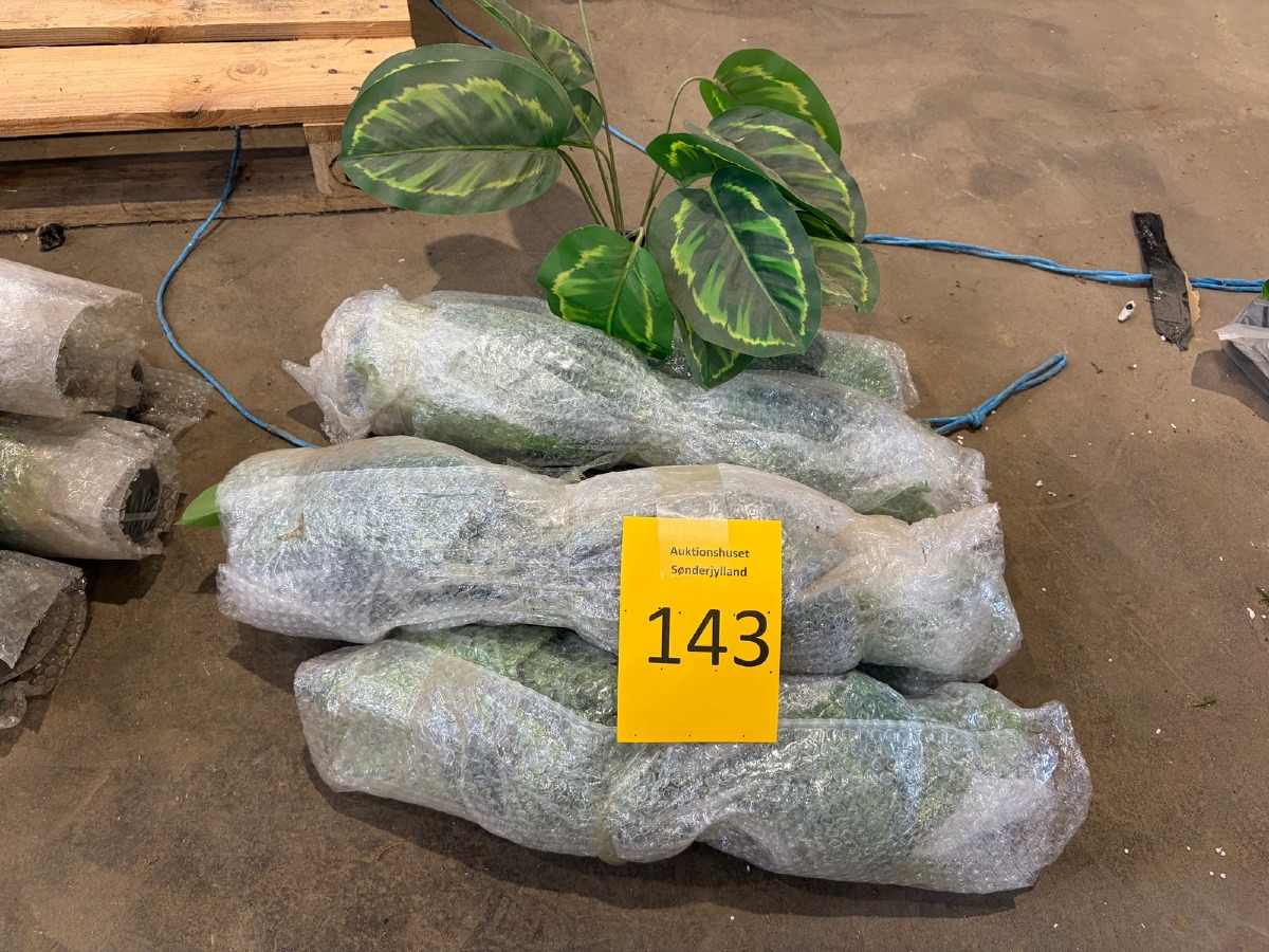 Planter af plast. Ca. 10 stk. 