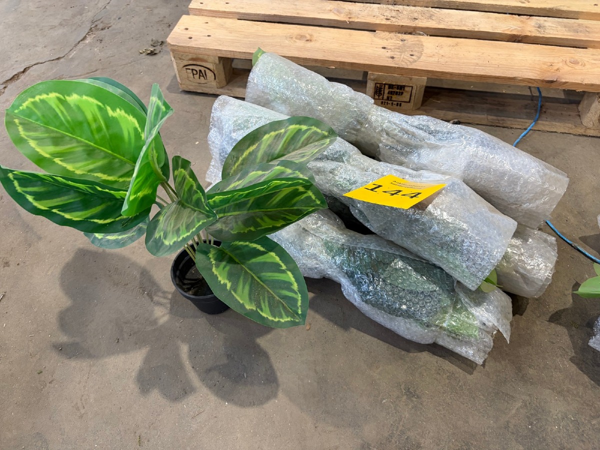 Planter af plast. Ca. 10 stk. 