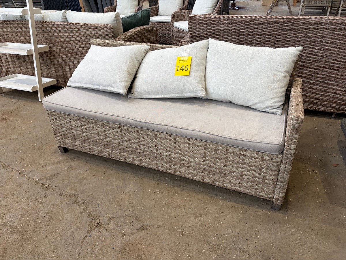 Lounge sofa