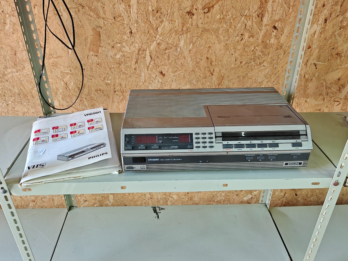 Philips VR 6560 VCR.
