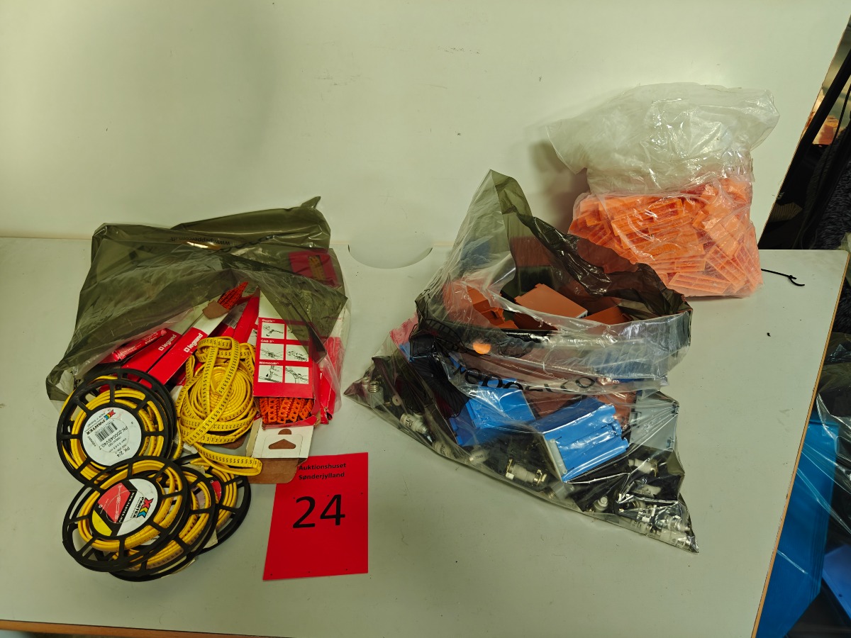 Parti kabelklemmer med nr & sikringer med sikringsholder