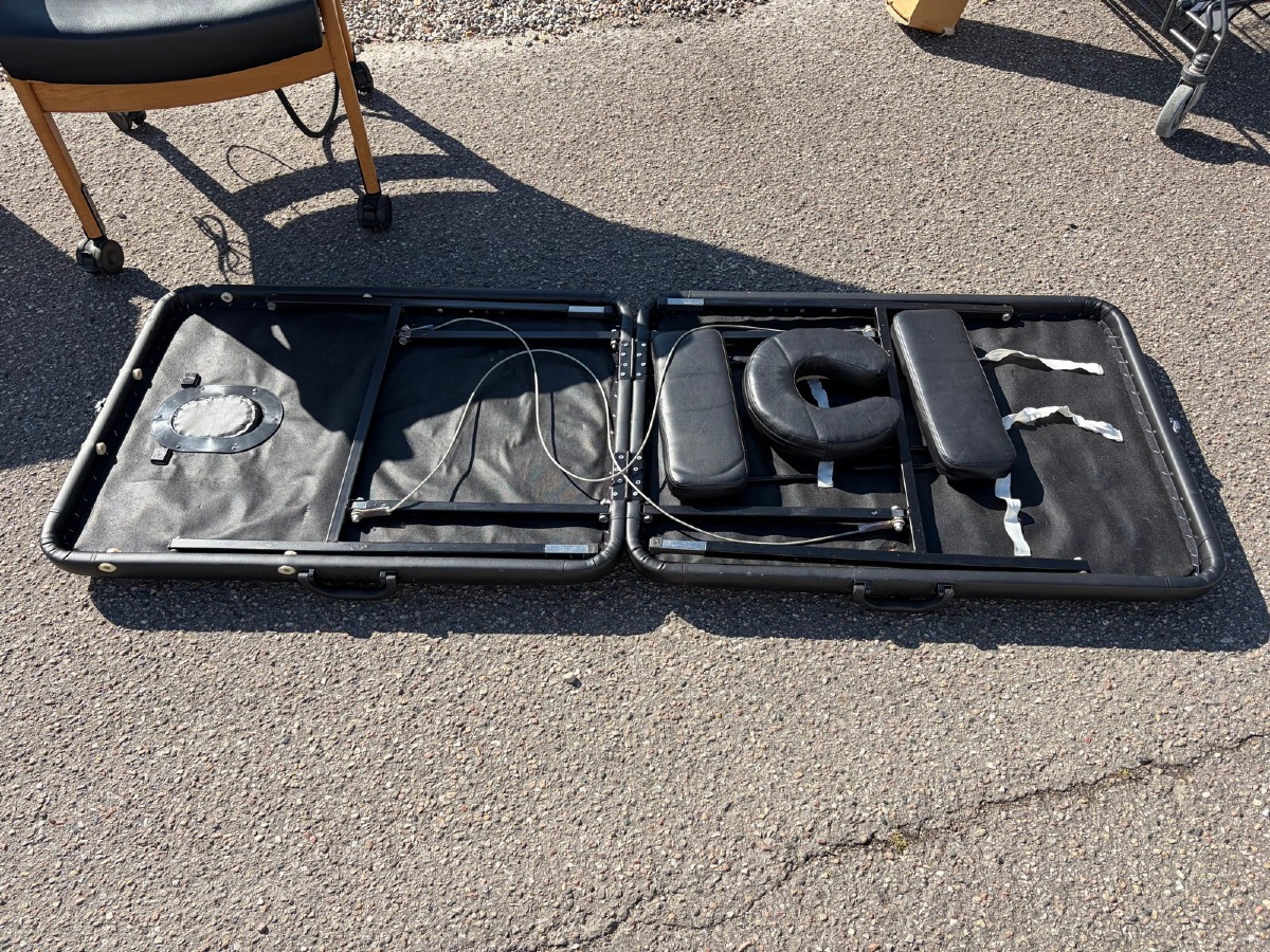Sammenklappelig massagebriks med transportkuffert
