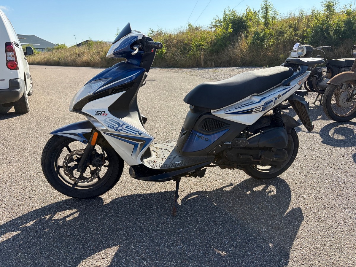 Kymco Super8 scooter