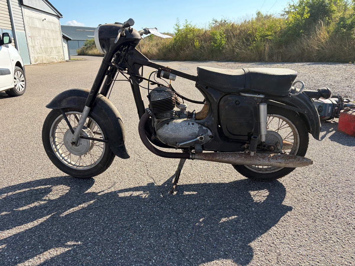 Jawa veteran motorcykel projekt