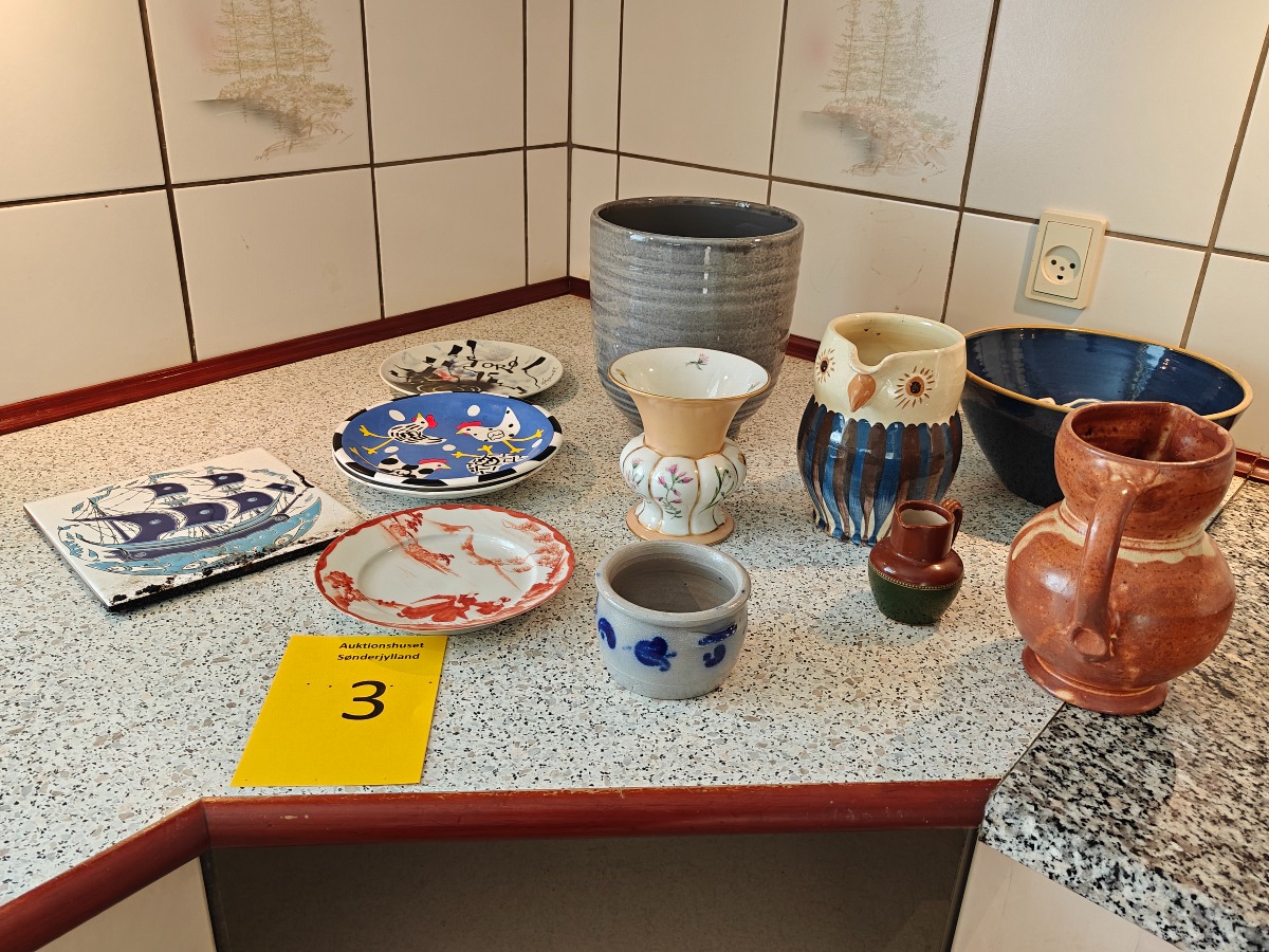 Forskellige dele porcelæn og keramik