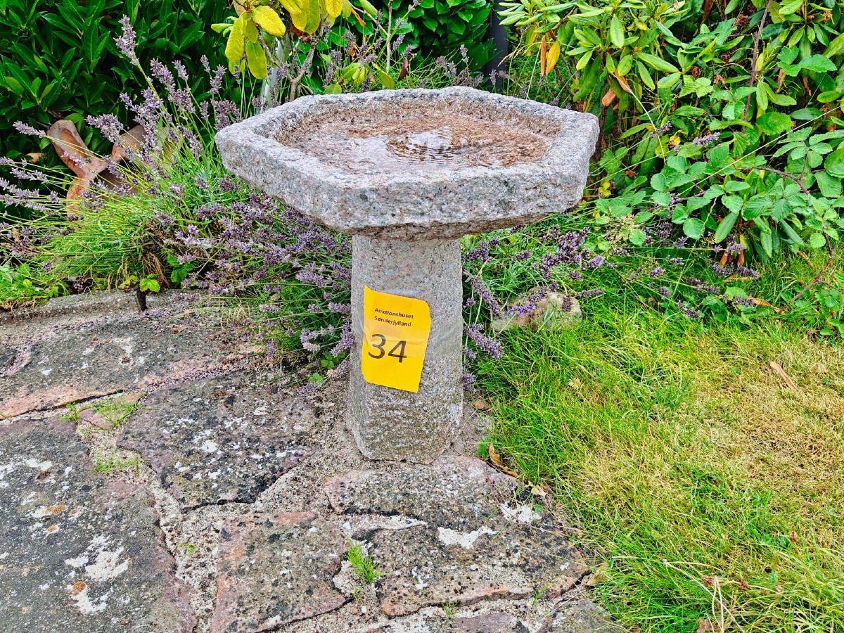 Fuglebad på sokkel
