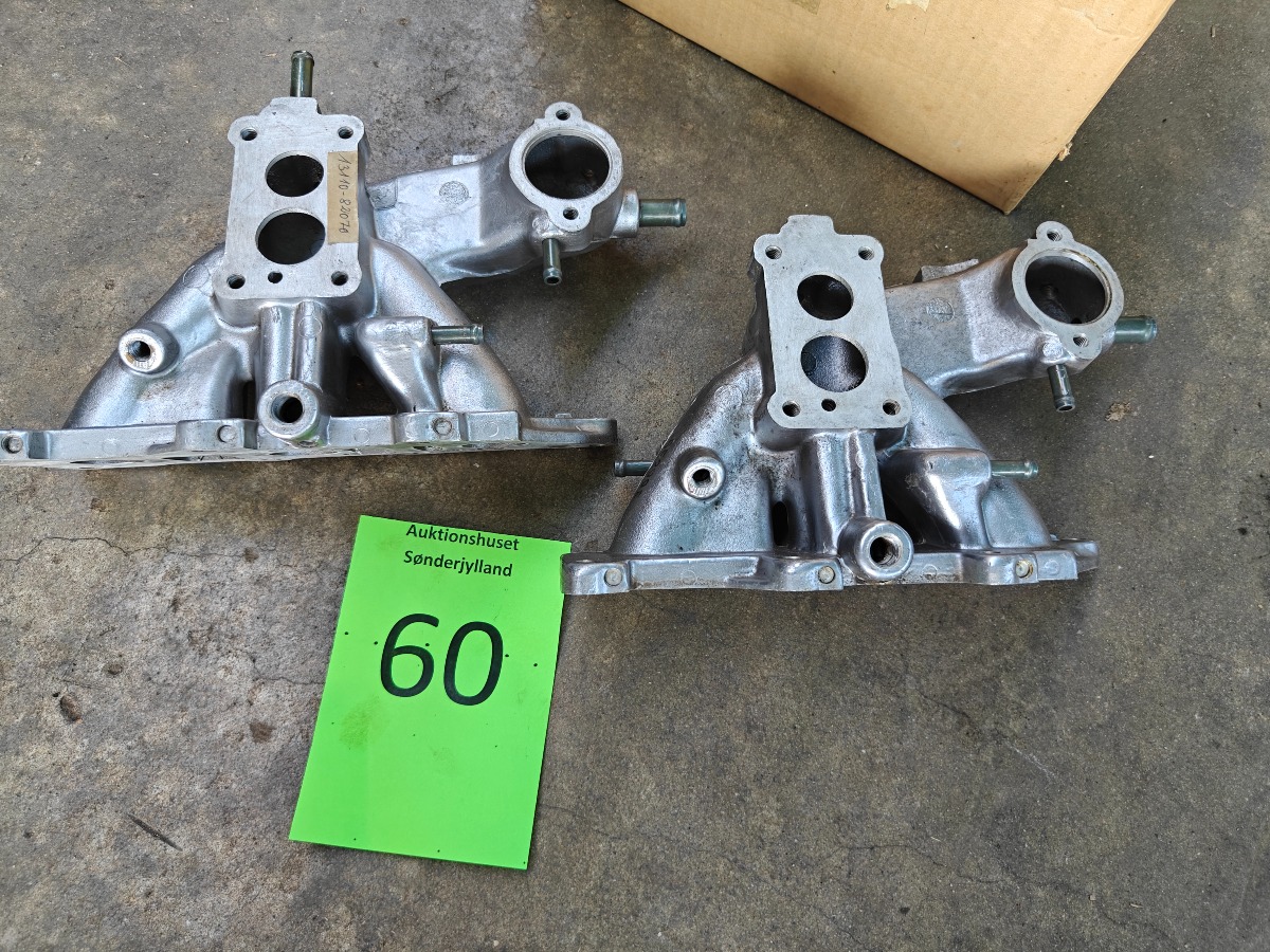 2 stk Manifold til 3 cylindret motor til Suzuki Swift årgang 1983-89