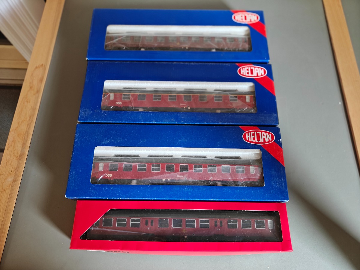 4 Heljan DSB passagervogne. 6038, 6019, 2300 og 20 84 717 0