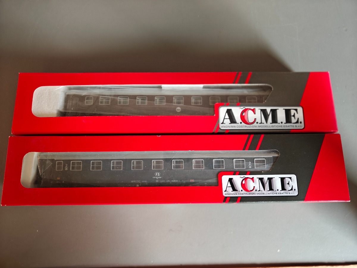 Acme 50140 og 50534. 2 italienske passagervogne