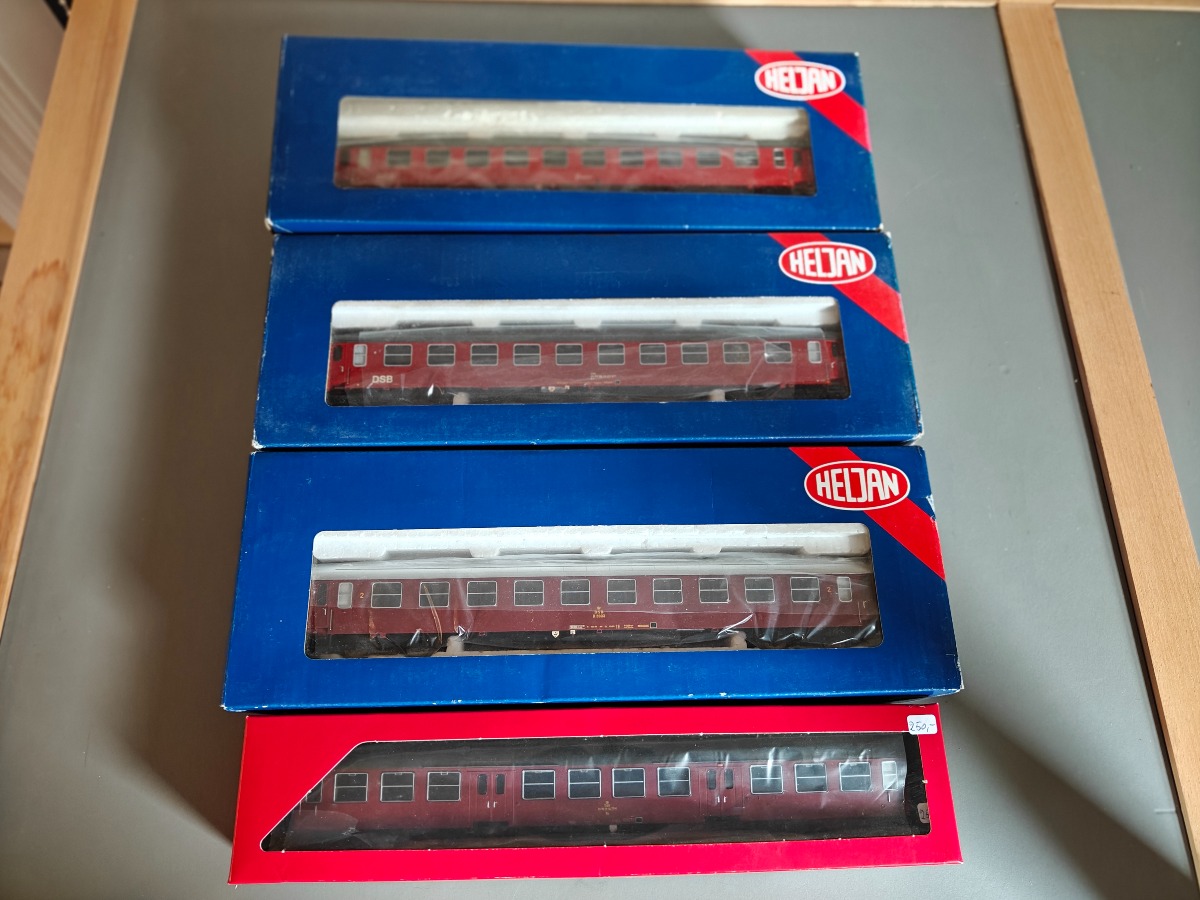 4 Heljan DSB passagervogne. 6057, 6096 og 2 ukendte