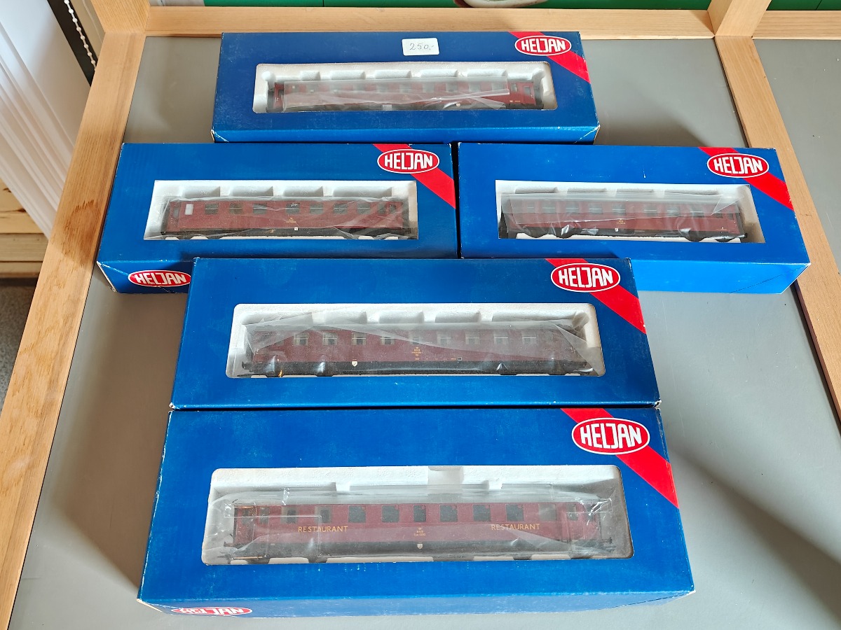 5 Heljan Personvogne med DSB logo
