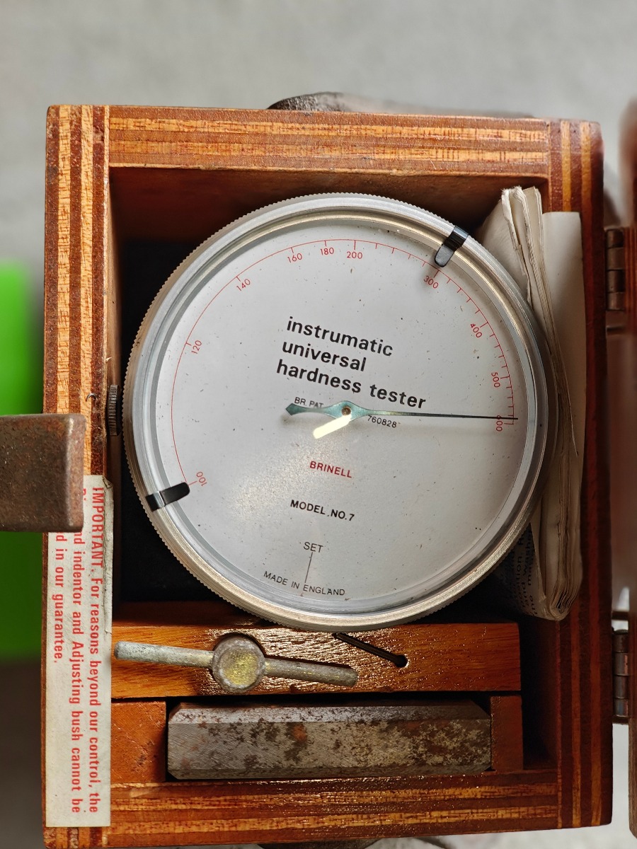 universal hardness tester