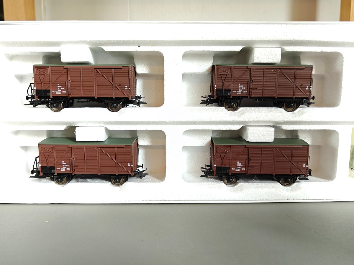 Hobbytrade sæt med 4 DSB godsvogne. 33002