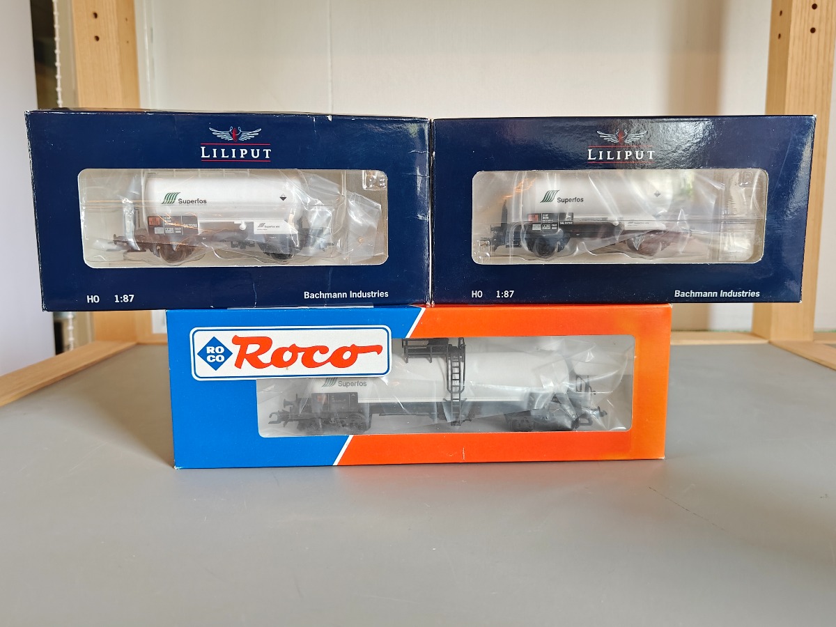 Liliput og Roco. 3 Superfos tankvogne