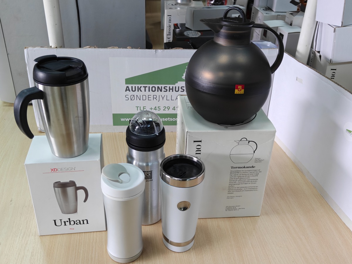 Kaffekande med 4 termokopper. 