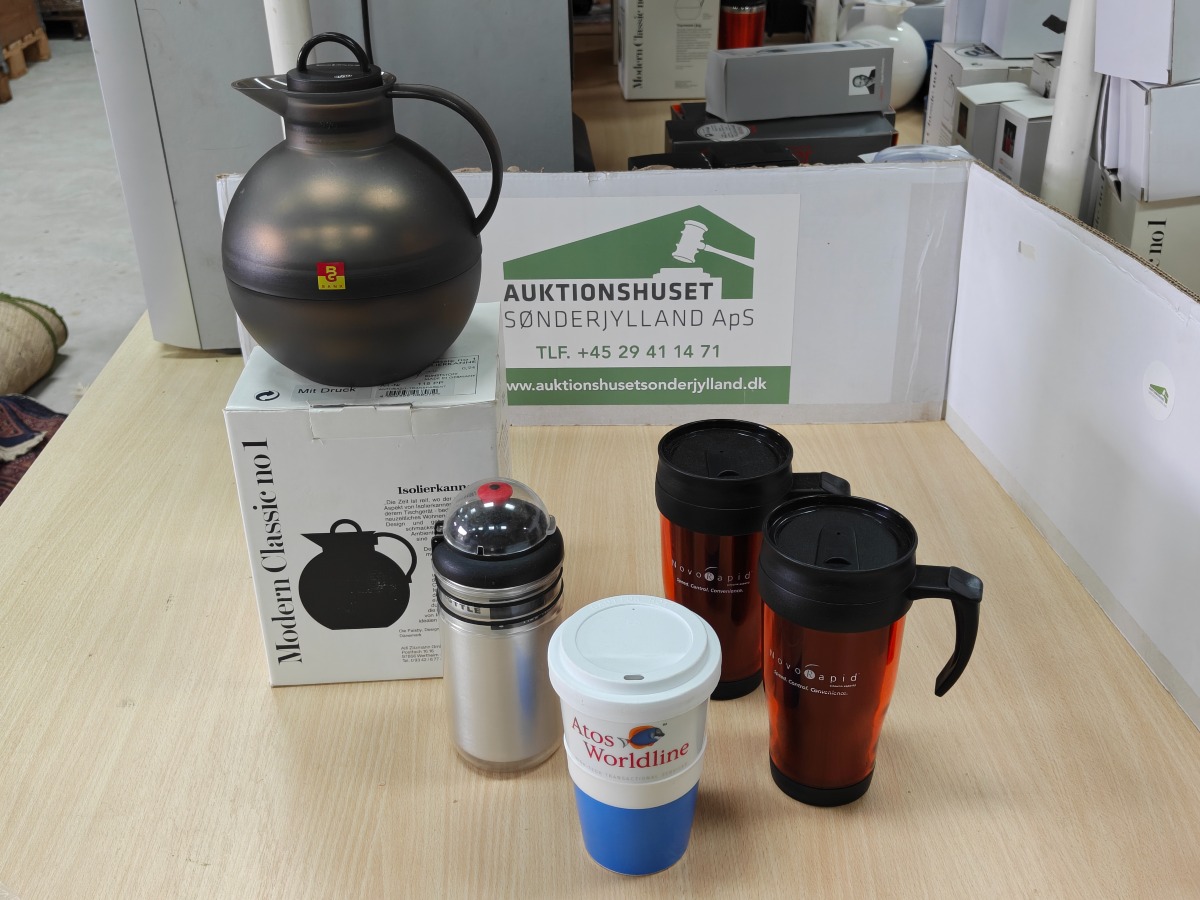 Kaffekande med 4 termokrus. 