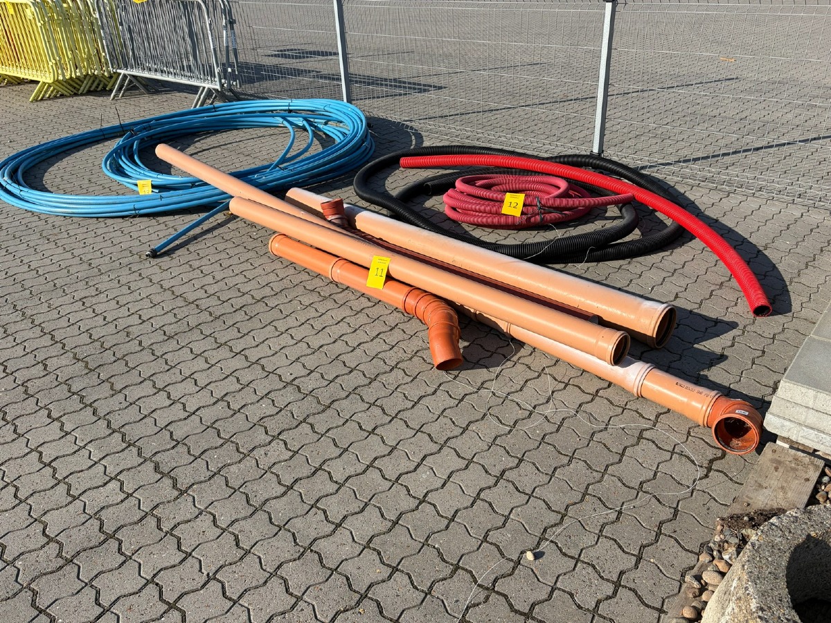 Parti PVC kloakrør/afløbsrør i forskellige længder og dimensioner
