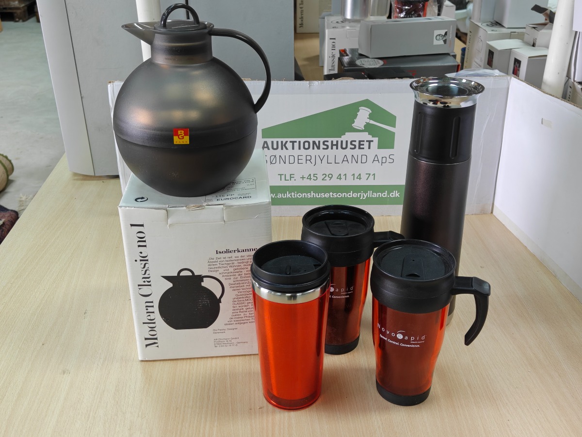 Kaffekande med 3 termokopper og 1 termoflaske. 
